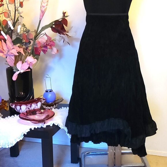 NWT Unique Designed Black Tiered Ruffle Midi Lined Skirt Lightweight M - Picture 4 of 6